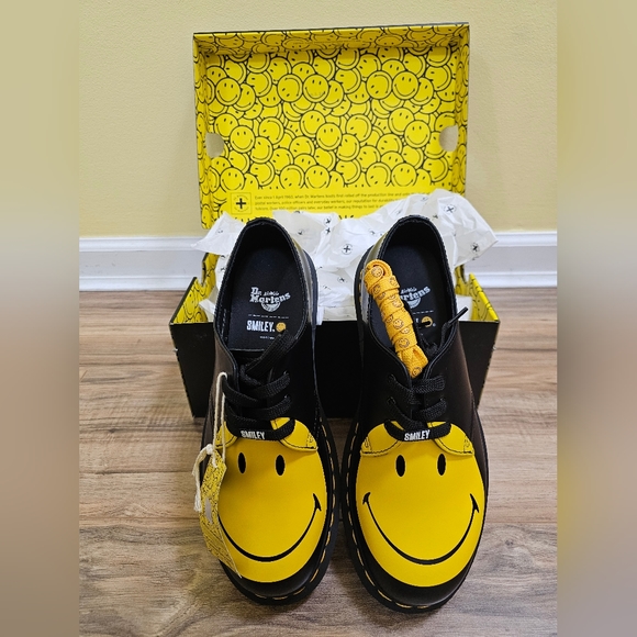 Dr. Martens Shoes - Dr. Martens x Smiley® 1461 Derby, US 8